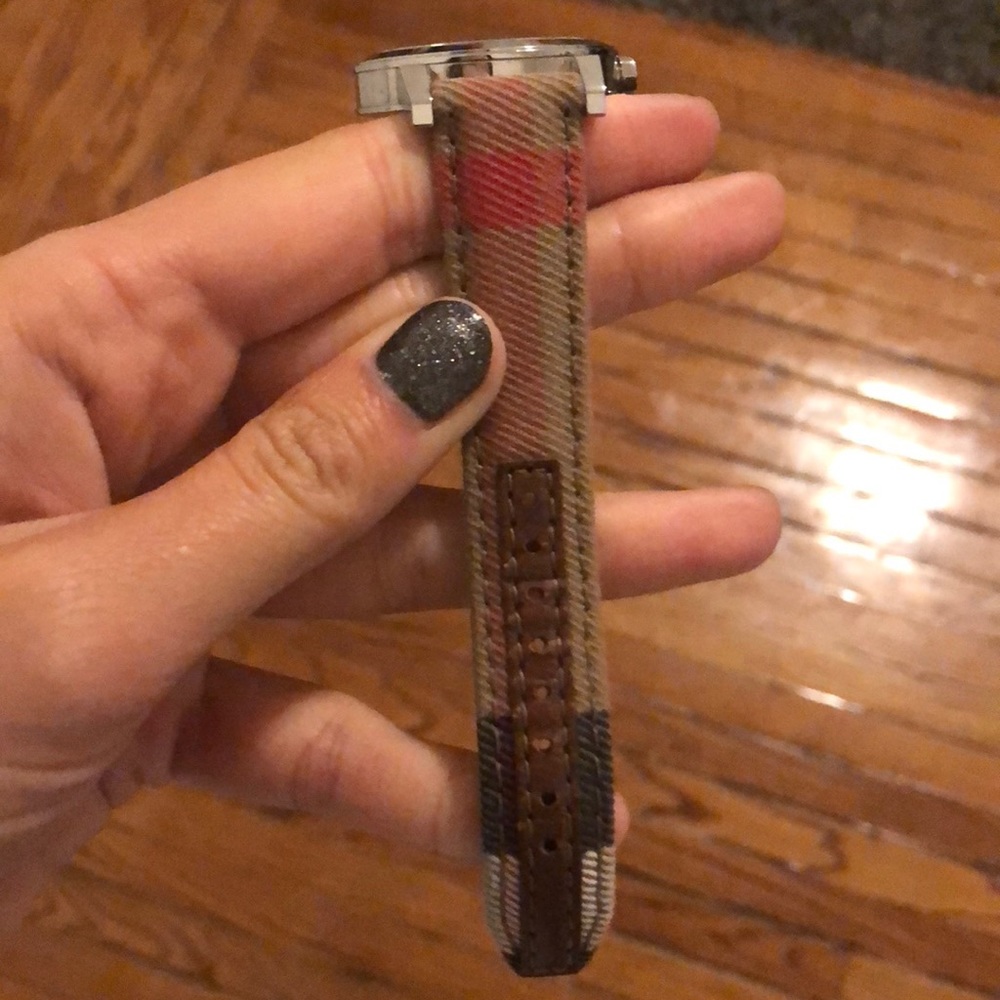 Burberry watch - Picture 3 of 4